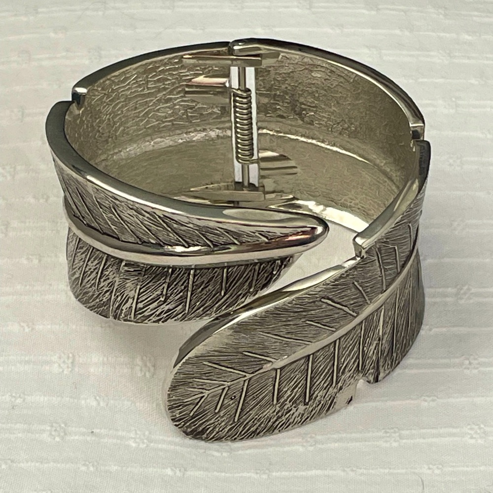 Feather bracelet